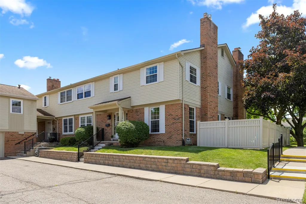 21204 W Glen Haven Circle Novi City MI 48167