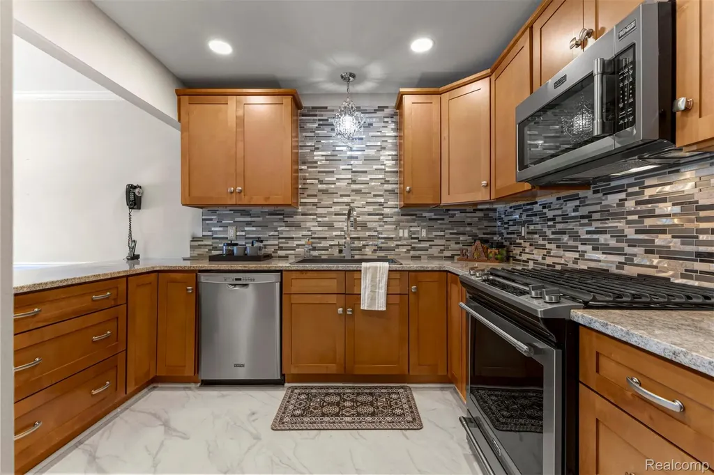 21204 W Glen Haven Circle Novi City MI 48167