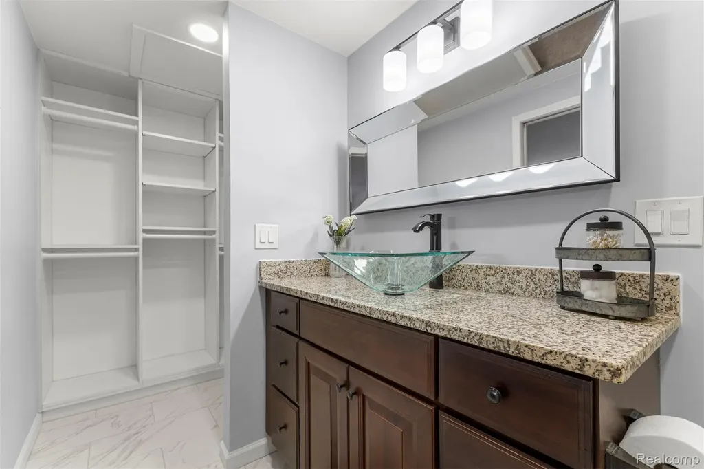 21204 W Glen Haven Circle Novi City MI 48167