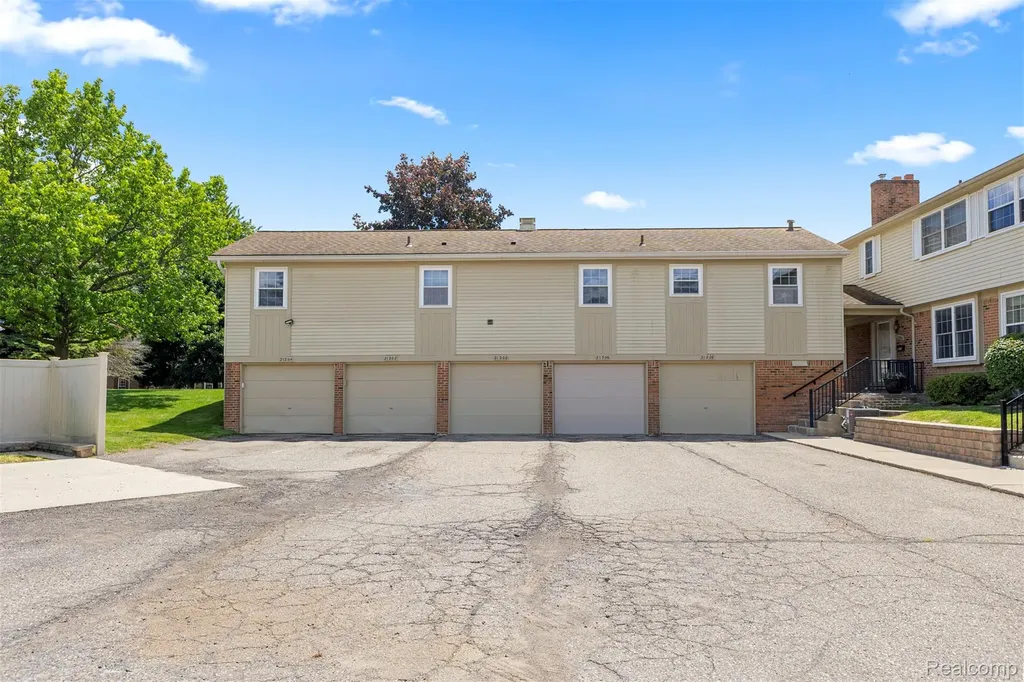 21204 W Glen Haven Circle Novi City MI 48167