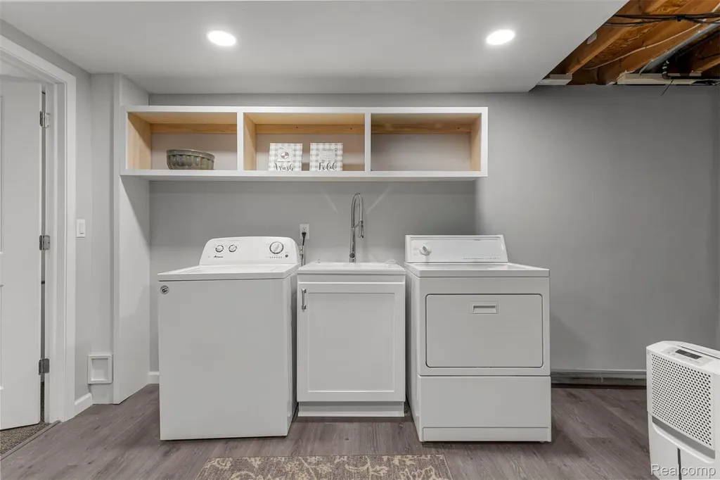 21204 W Glen Haven Circle Novi City MI 48167