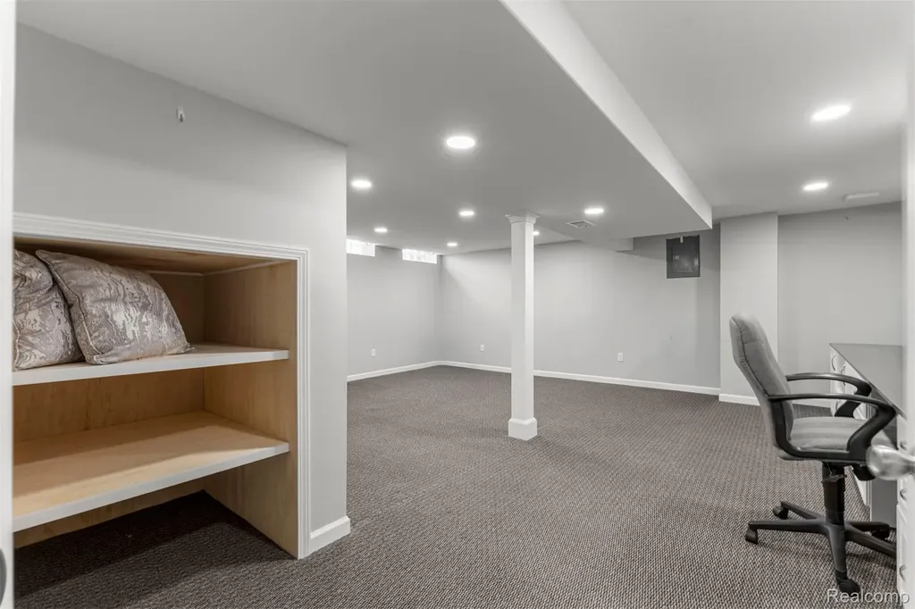 21204 W Glen Haven Circle Novi City MI 48167
