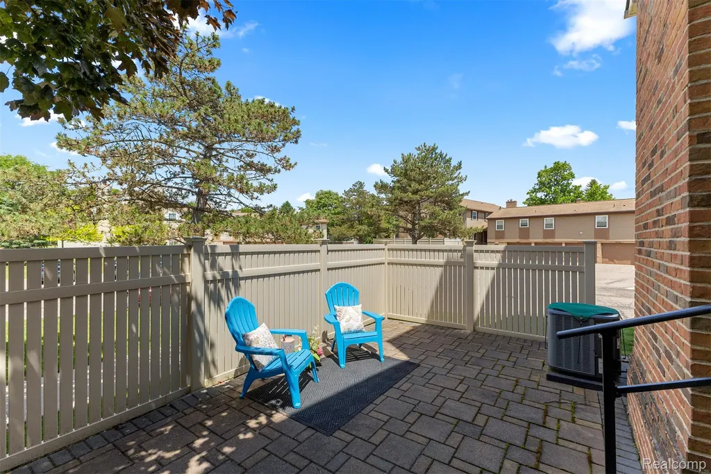 21204 W Glen Haven Circle Novi City MI 48167