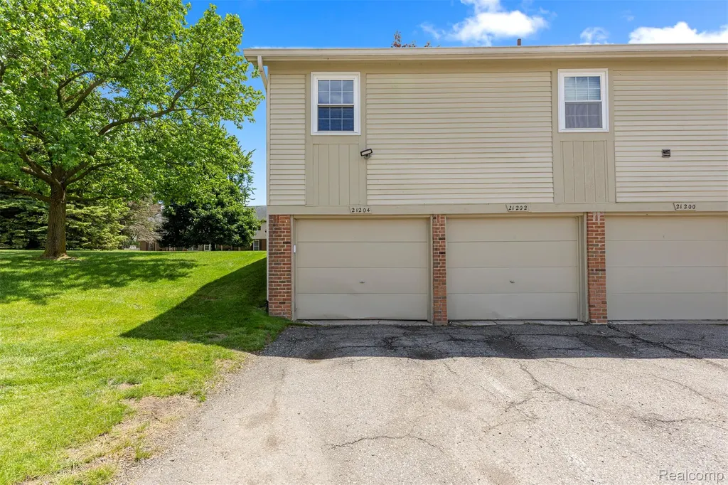 21204 W Glen Haven Circle Novi City MI 48167