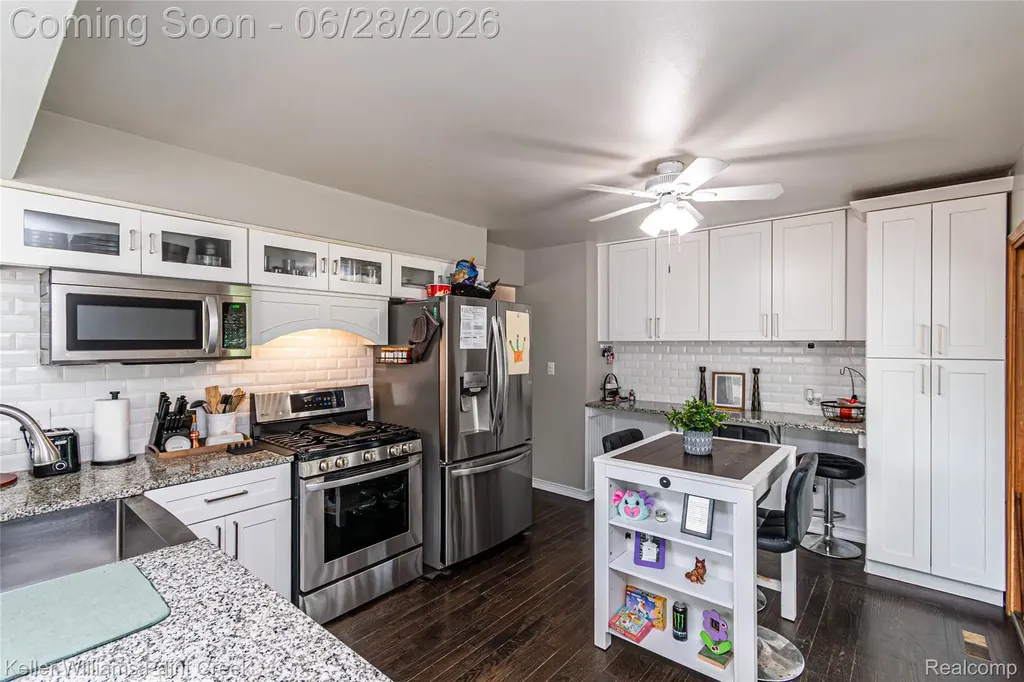 9075 Headley Drive Sterling Heights City MI 48314