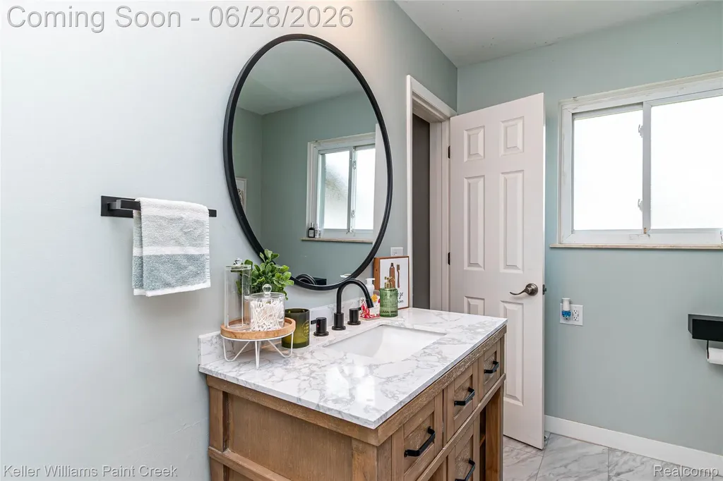 9075 Headley Drive Sterling Heights City MI 48314