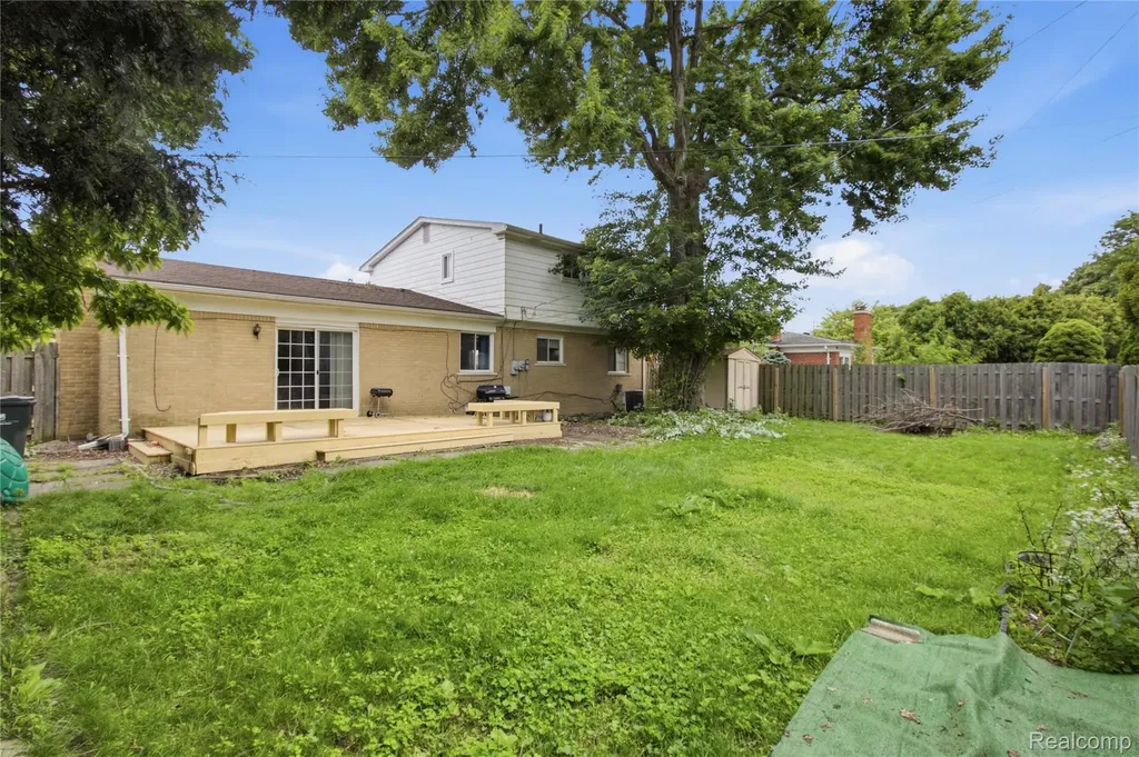 11721 Robinwood Boulevard Warren City MI 48093
