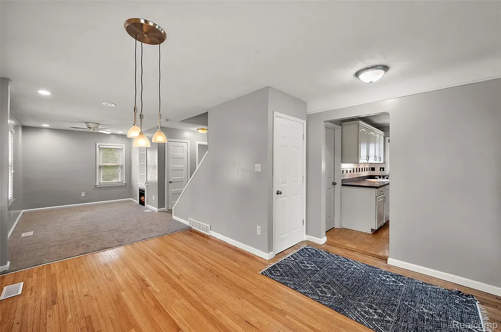 15464 Dixie Redford Charter Township MI 48239