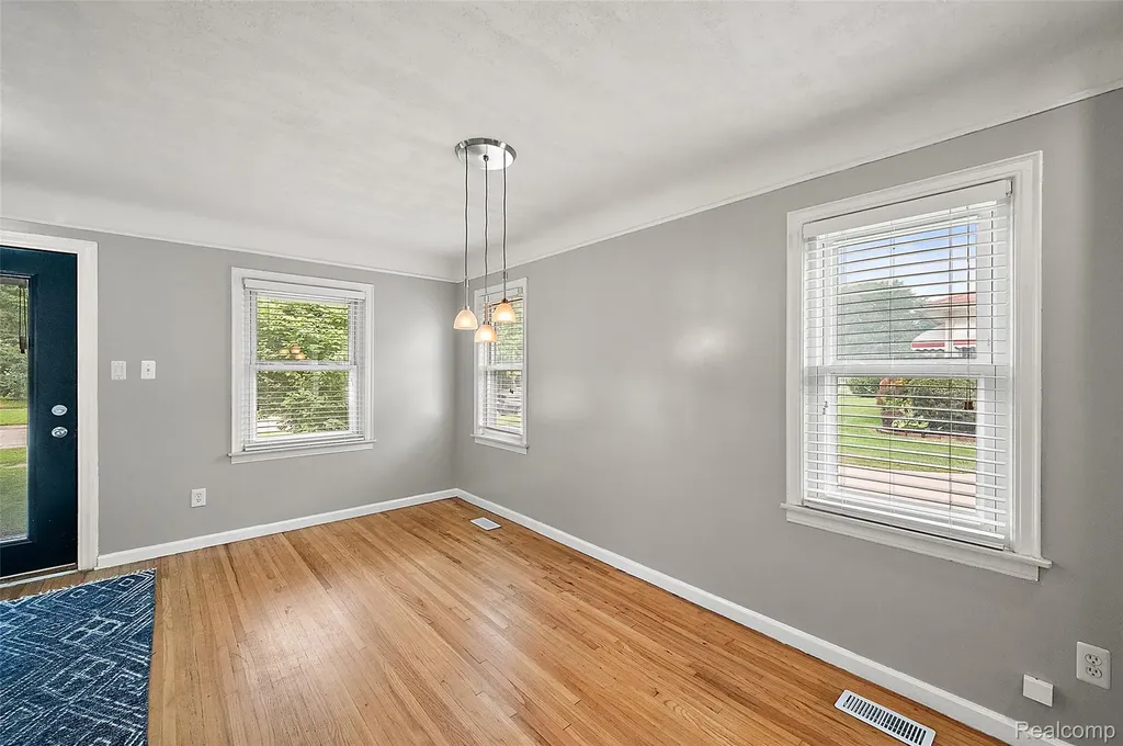 15464 Dixie Redford Charter Township MI 48239
