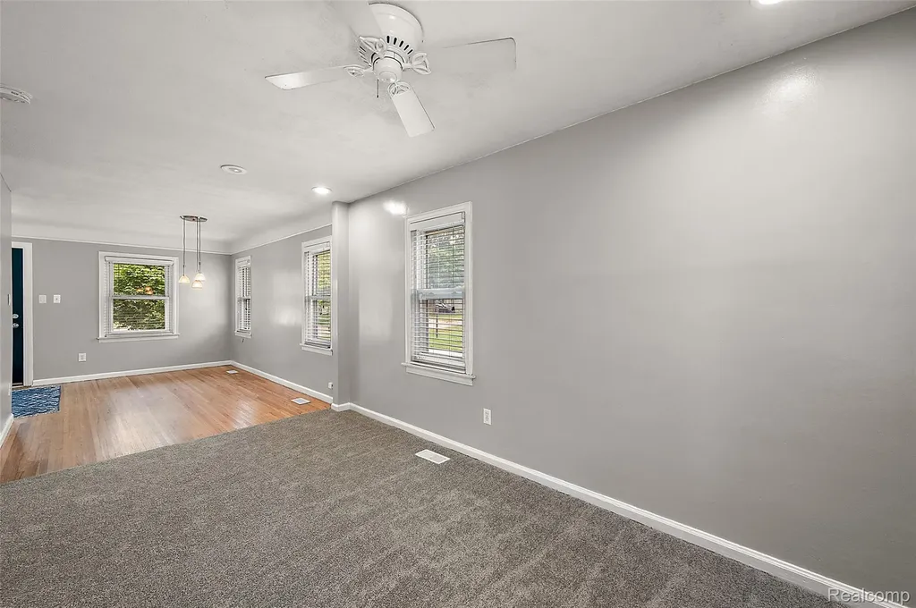 15464 Dixie Redford Charter Township MI 48239