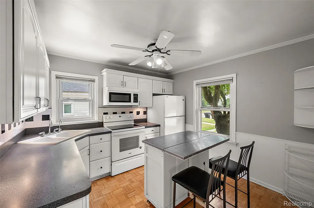 15464 Dixie Redford Charter Township MI 48239
