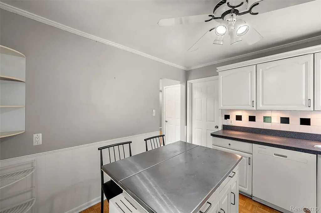 15464 Dixie Redford Charter Township MI 48239