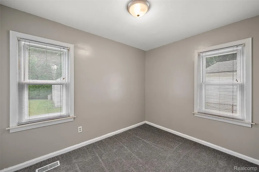 15464 Dixie Redford Charter Township MI 48239