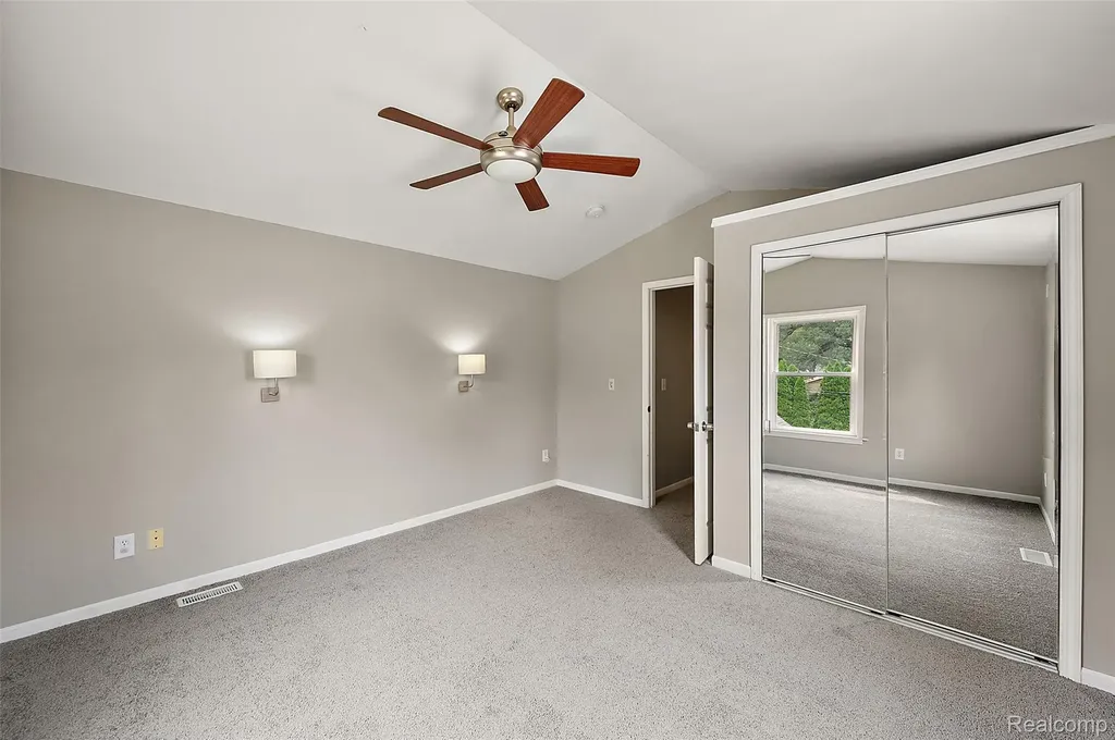 15464 Dixie Redford Charter Township MI 48239