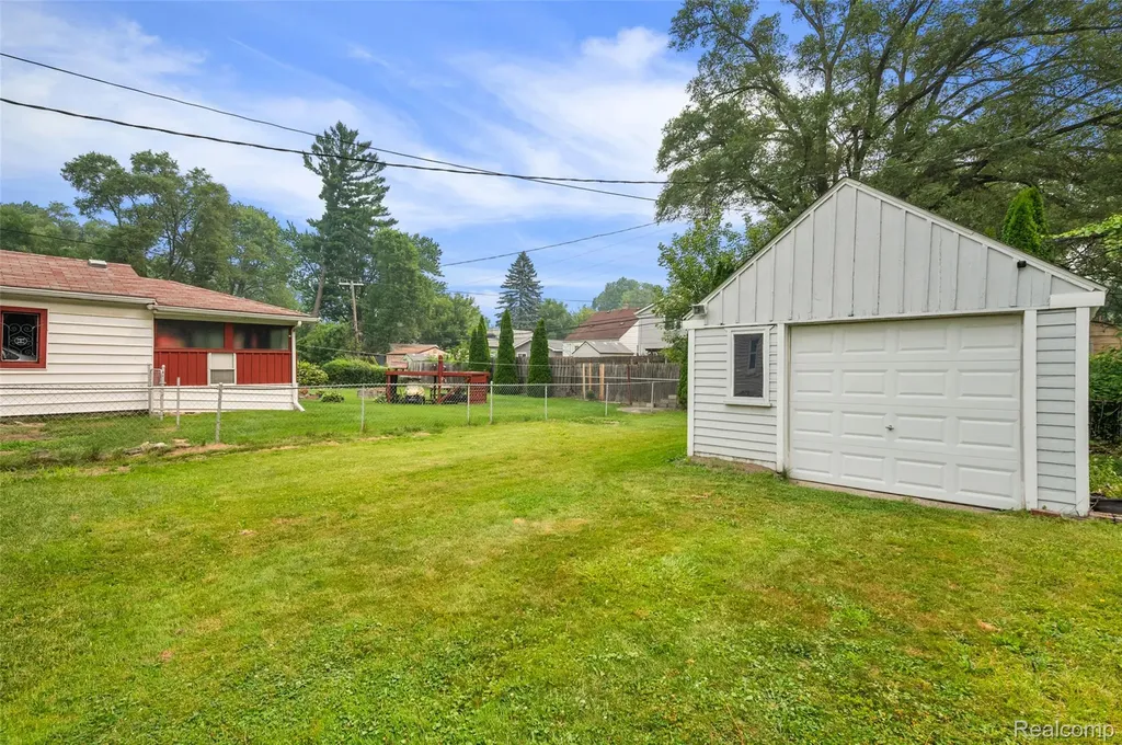 15464 Dixie Redford Charter Township MI 48239