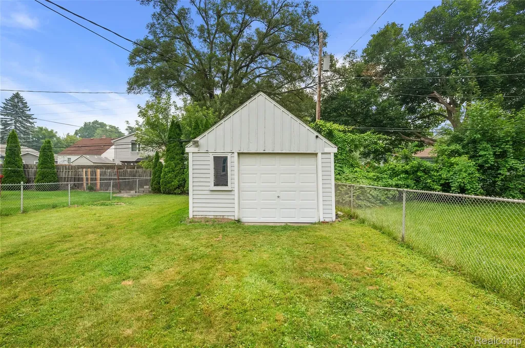15464 Dixie Redford Charter Township MI 48239