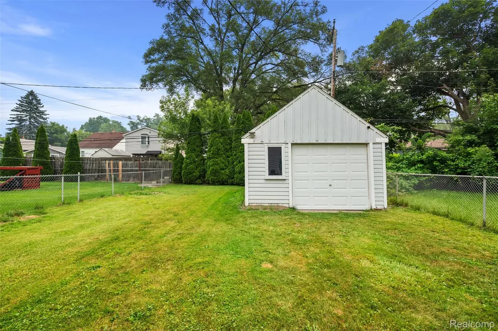 15464 Dixie Redford Charter Township MI 48239