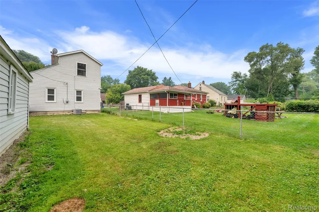 15464 Dixie Redford Charter Township MI 48239