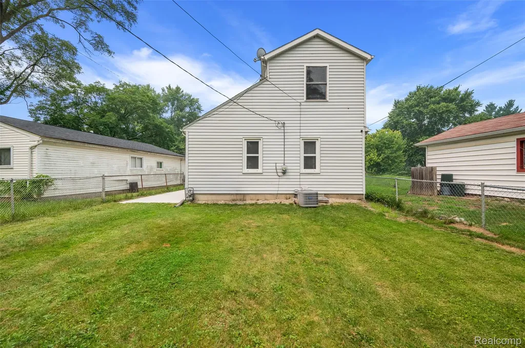 15464 Dixie Redford Charter Township MI 48239