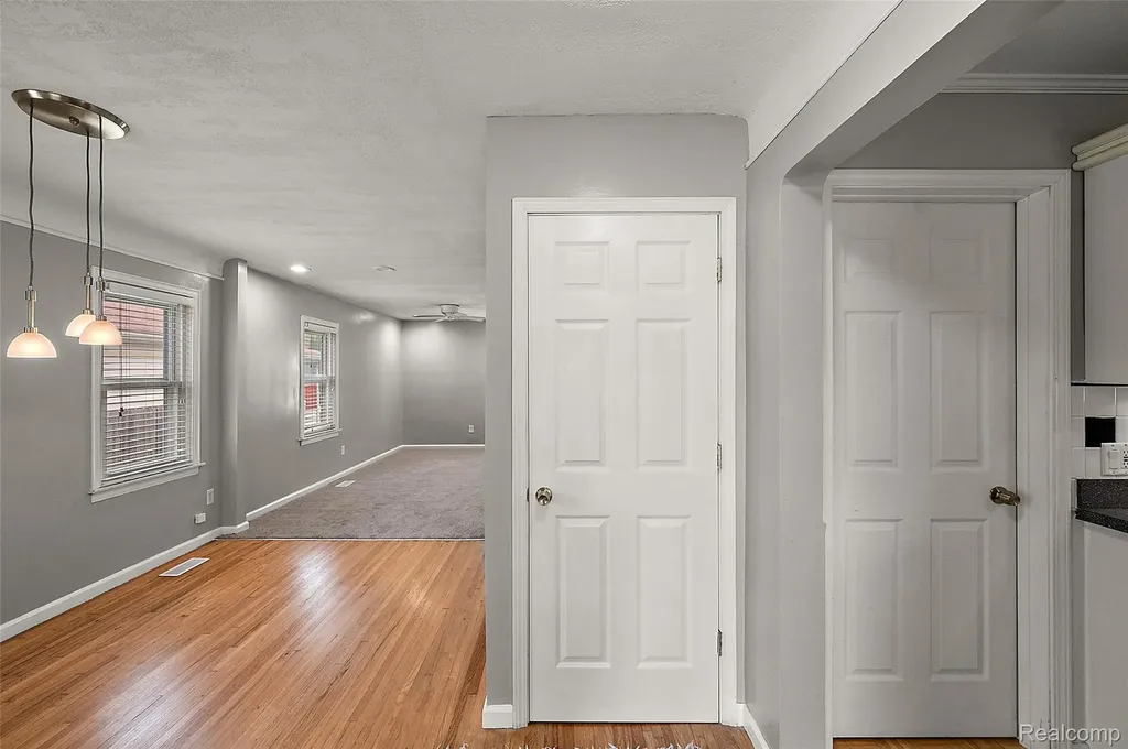 15464 Dixie Redford Charter Township MI 48239