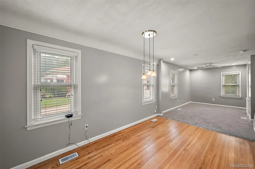 15464 Dixie Redford Charter Township MI 48239