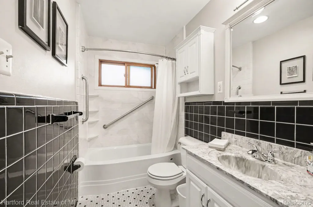 41131 S Mcmahon Circle Novi City MI 48375