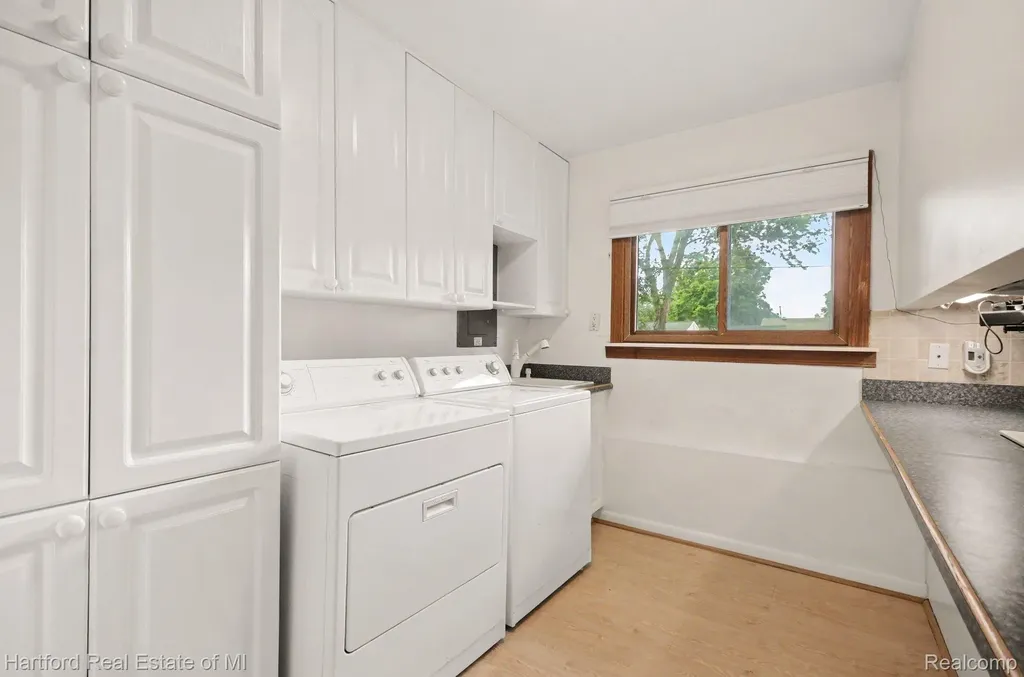 41131 S Mcmahon Circle Novi City MI 48375