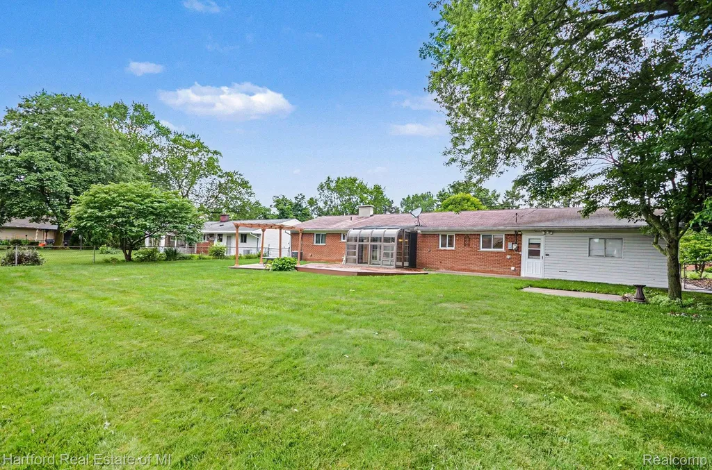 41131 S Mcmahon Circle Novi City MI 48375