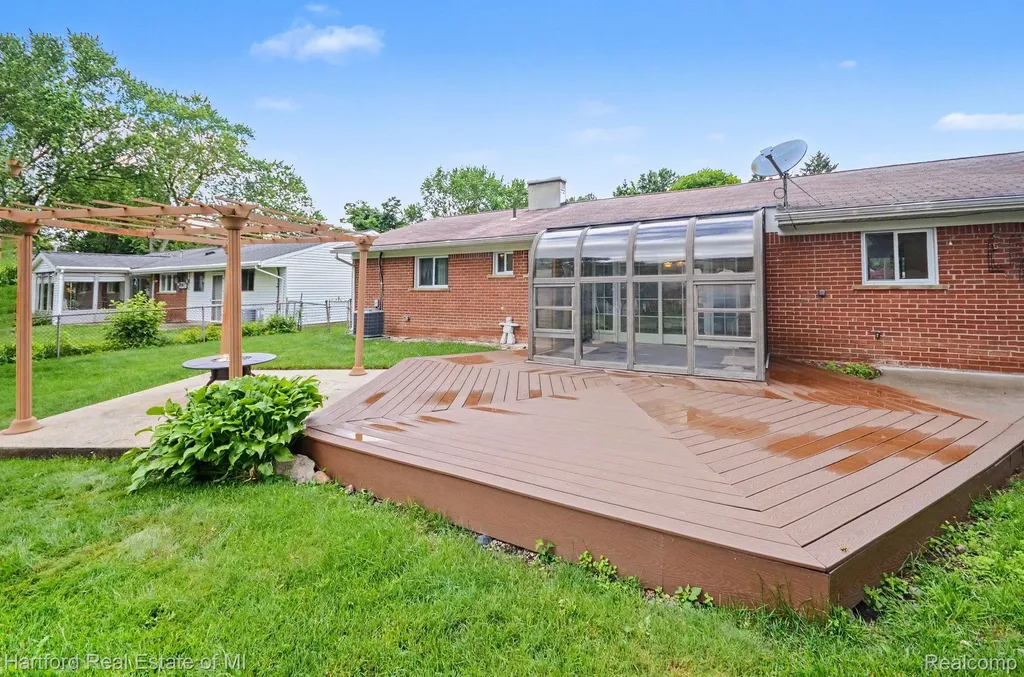 41131 S Mcmahon Circle Novi City MI 48375