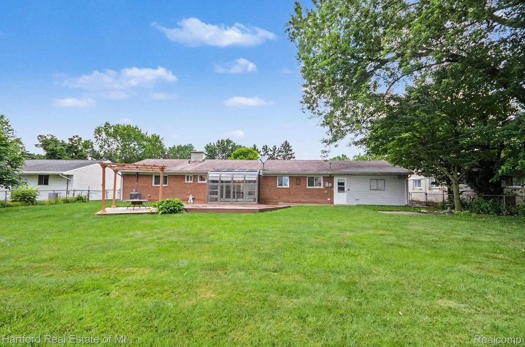 41131 S Mcmahon Circle Novi City MI 48375