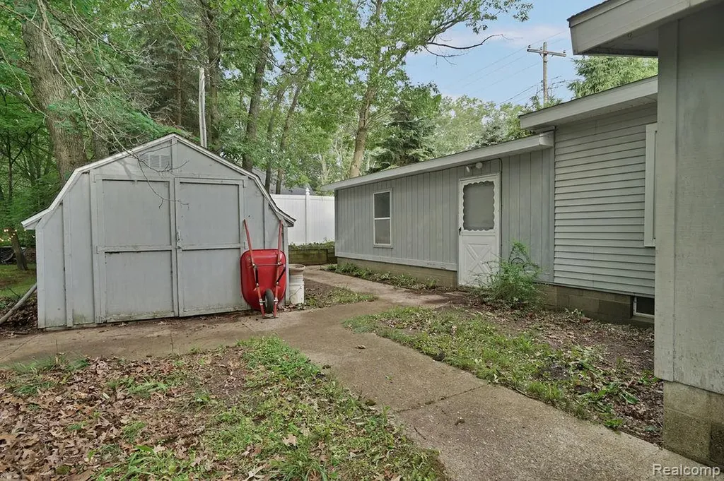 4137 Port Austin Road Lake Township MI 48725