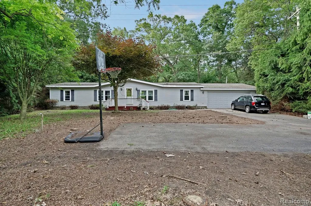 4137 Port Austin Road Lake Township MI 48725