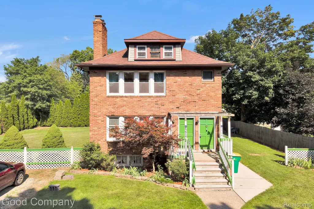 21516 Oxford Avenue Farmington Hills City MI 48336
