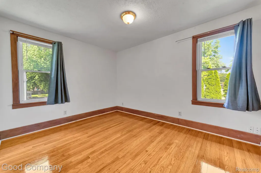 21516 Oxford Avenue Farmington Hills City MI 48336