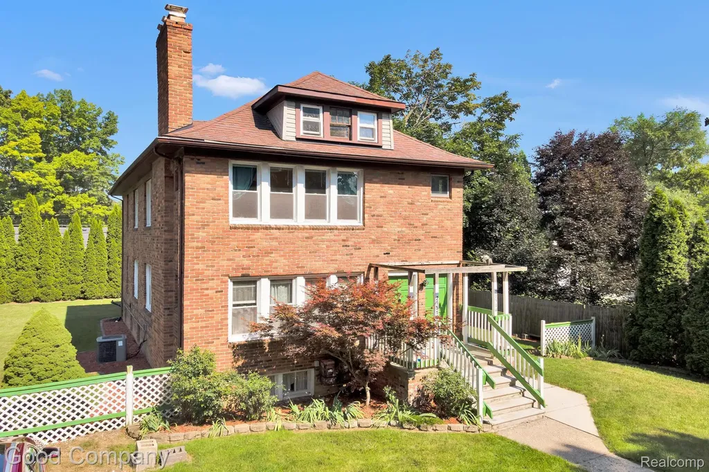 21516 Oxford Avenue Farmington Hills City MI 48336