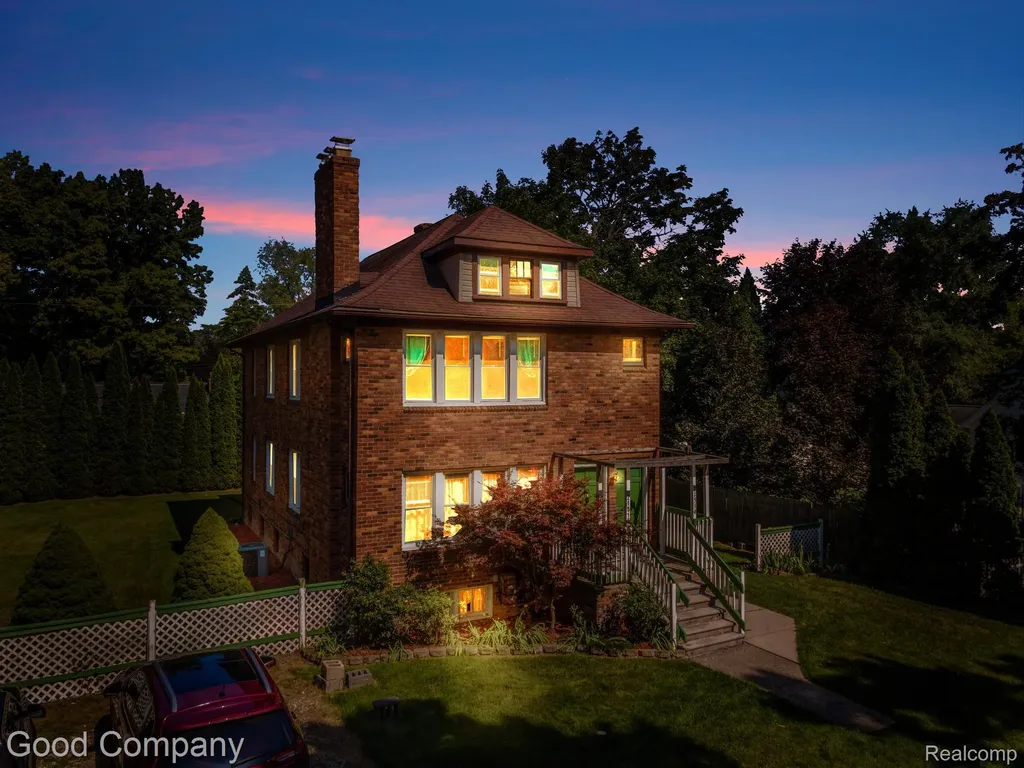 21516 Oxford Avenue Farmington Hills City MI 48336