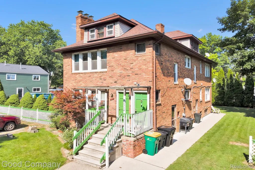 21516 Oxford Avenue Farmington Hills City MI 48336