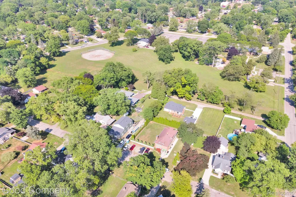 21516 Oxford Avenue Farmington Hills City MI 48336