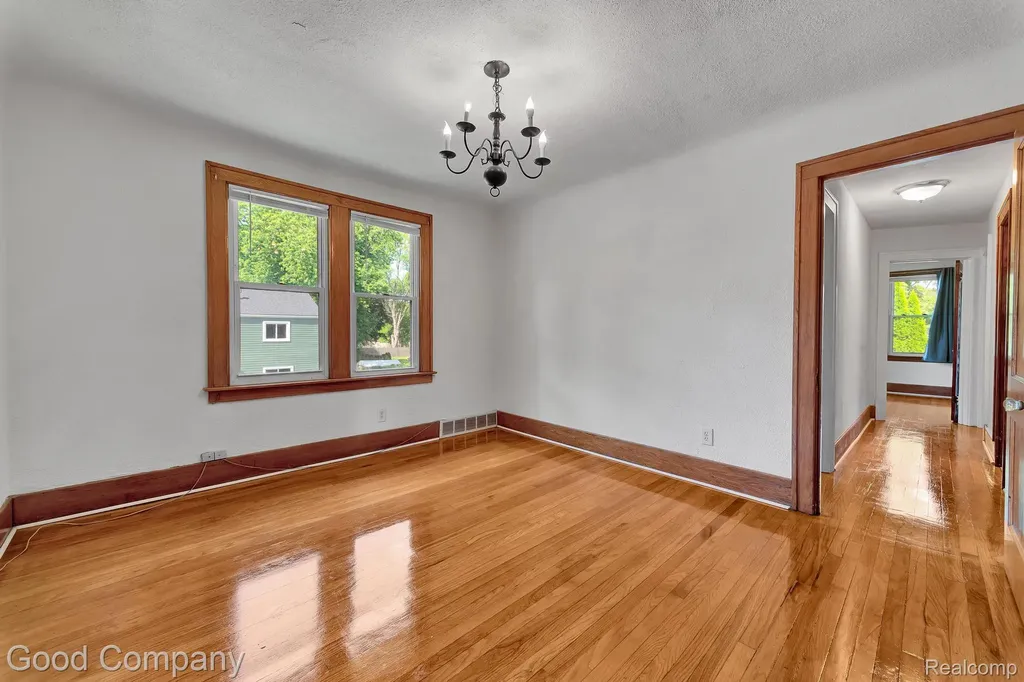 21516 Oxford Avenue Farmington Hills City MI 48336