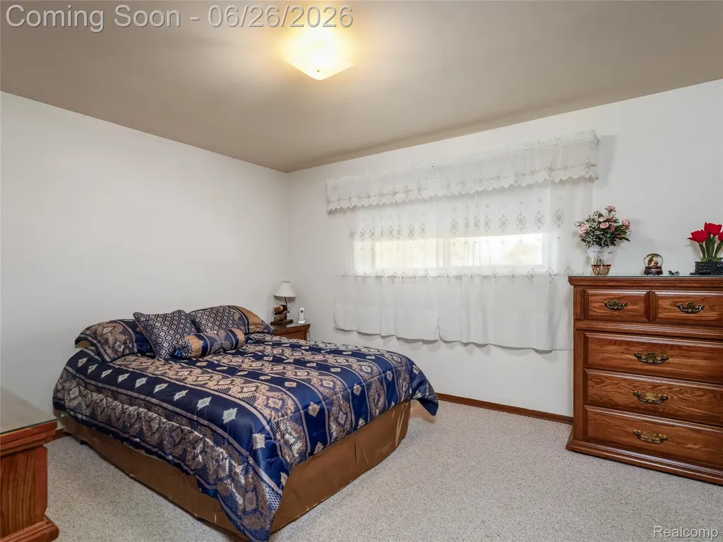 28506 Steele Drive Warren City MI 48088