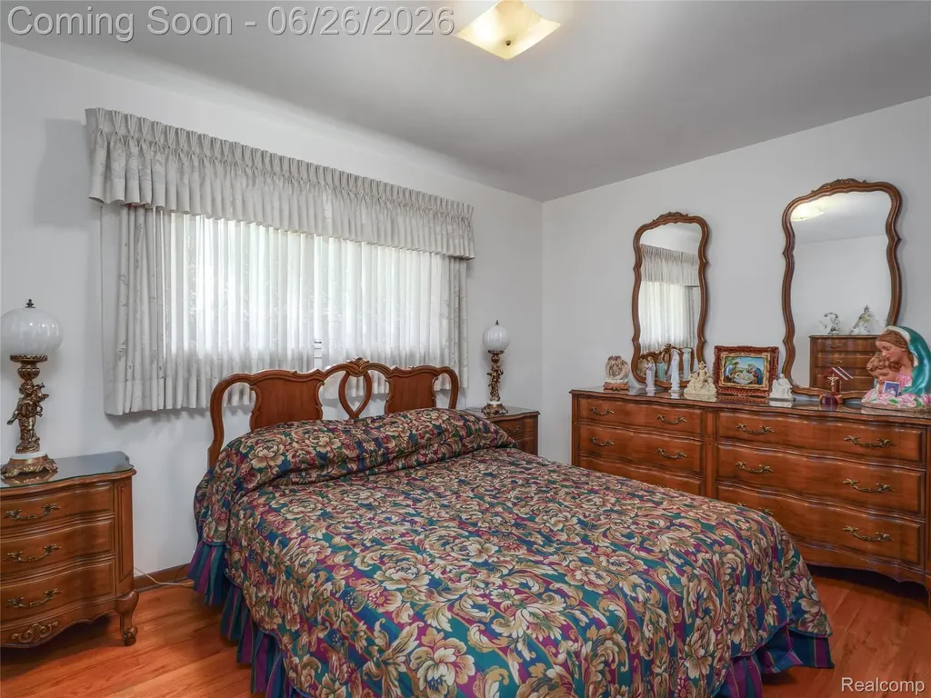 28506 Steele Drive Warren City MI 48088