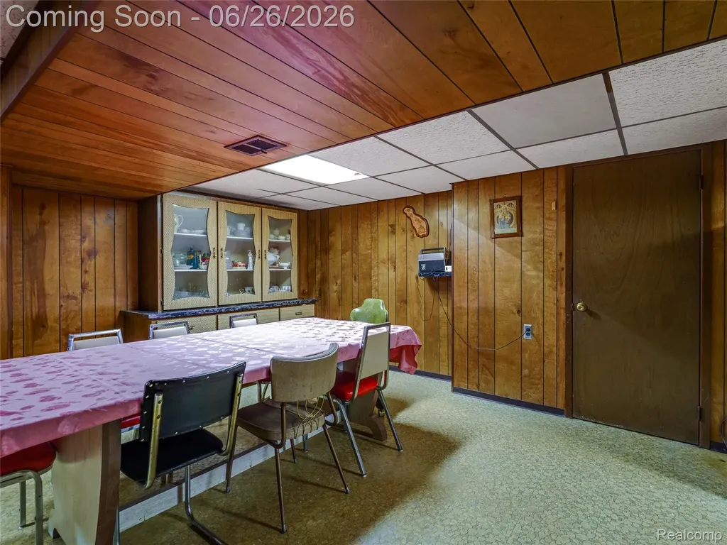 28506 Steele Drive Warren City MI 48088