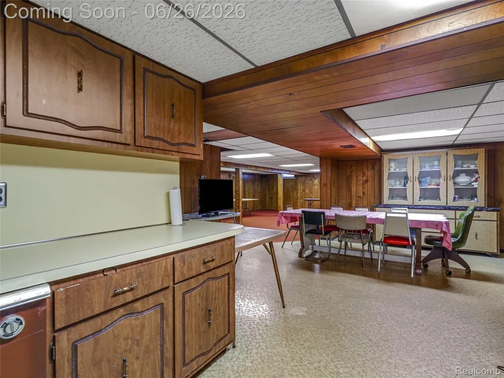 28506 Steele Drive Warren City MI 48088
