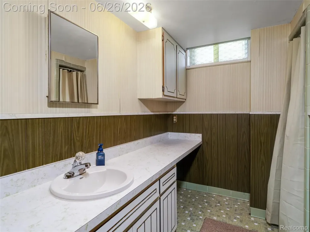 28506 Steele Drive Warren City MI 48088