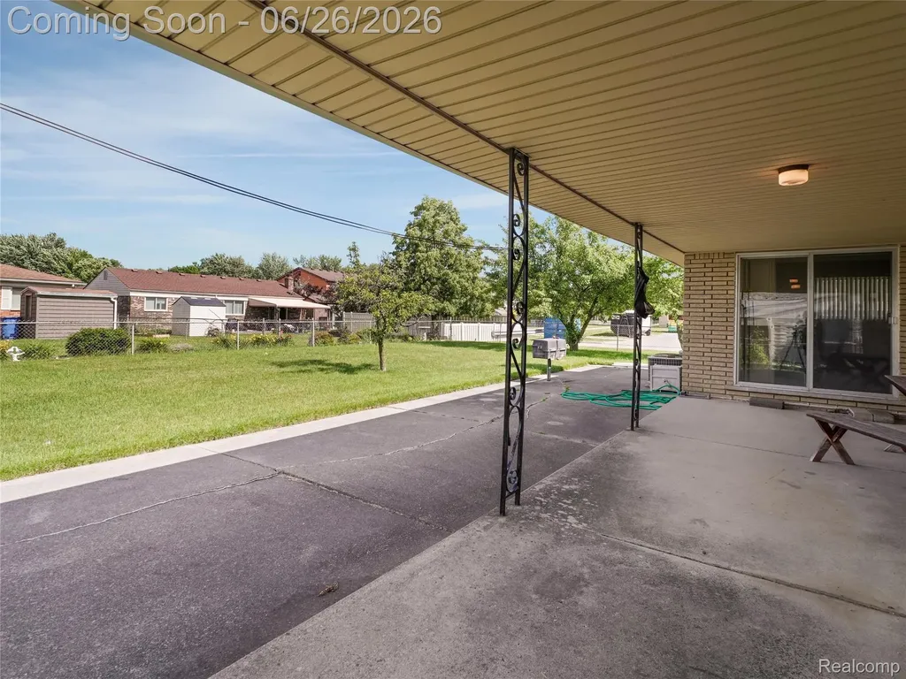 28506 Steele Drive Warren City MI 48088