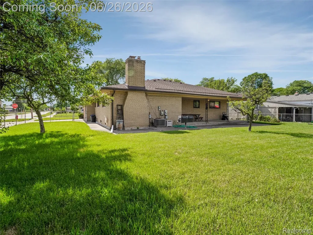 28506 Steele Drive Warren City MI 48088