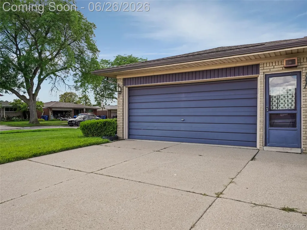 28506 Steele Drive Warren City MI 48088