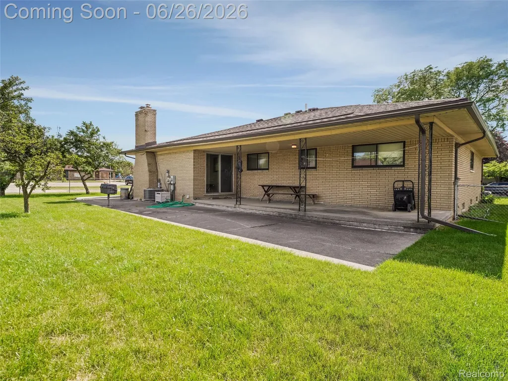 28506 Steele Drive Warren City MI 48088