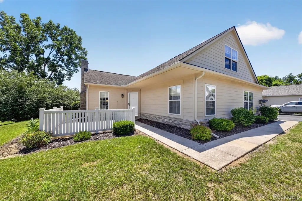 1122 Abbey Court Westland City MI 48185