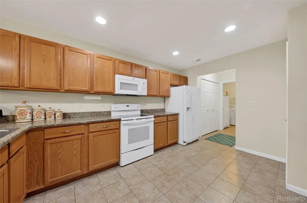 1122 Abbey Court Westland City MI 48185